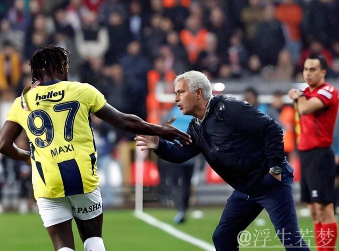 62岁穆帅再现辉煌:禁赛期间率队11轮不败,击碎质疑声 62岁穆帅再现辉煌:禁赛期间率队11轮不败,击碎质疑声