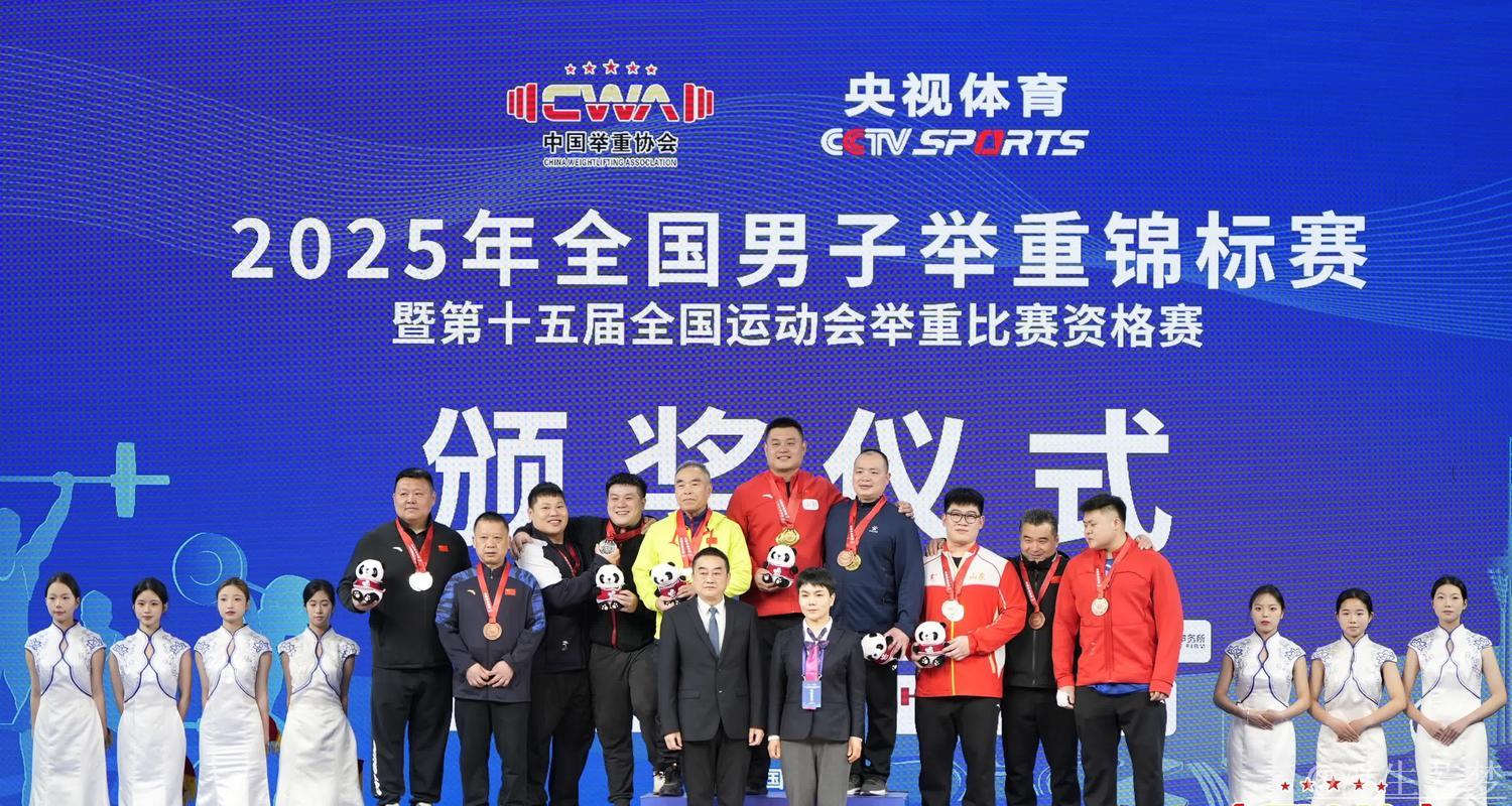 两位老将亮相B组举重赛场 两位老将亮相B组举重赛场