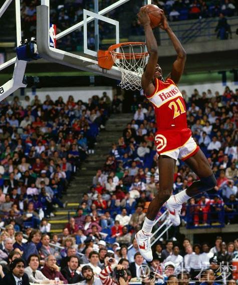 麦克丹尼尔斯抢断快攻，兰德尔双手暴扣